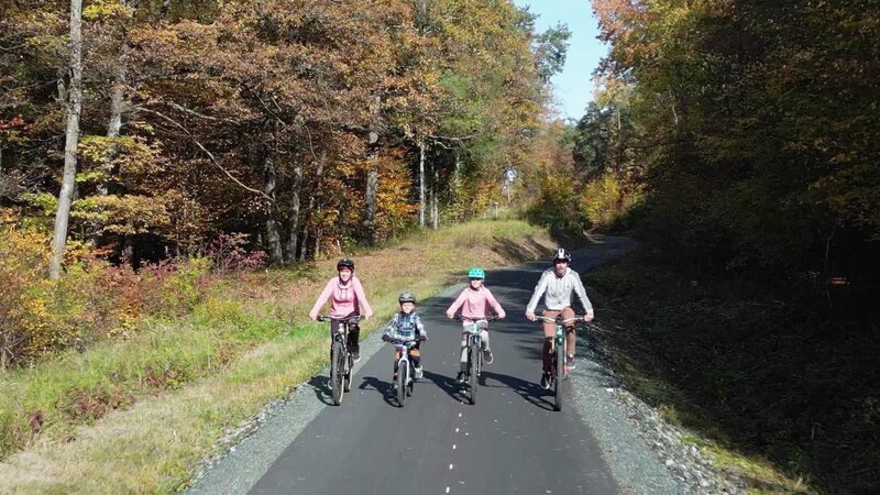Radfahrer und Radfahrerinnen. – Bild: ORF Radfahrer und Radfahrerinnen. – Bild: ORF