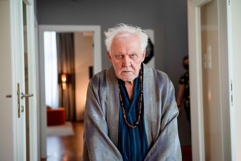 Siegfried Schramberg (Wolfgang Hübsch) – Bild: ORF/​MR Film/​Christopher Glanzl