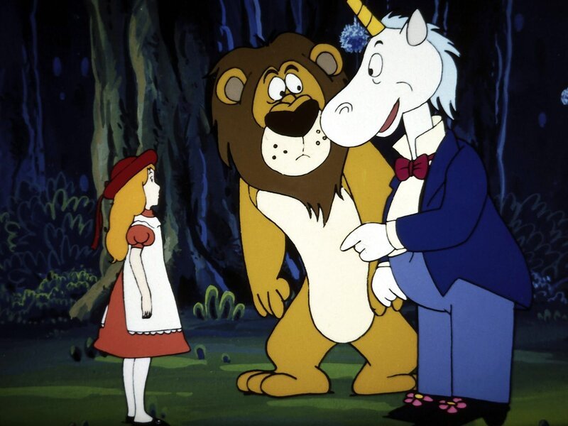 Alice bittet den Löwen und das Einhorn um Hilfe. Sie hat Benny Bunny verloren. – Bild: ZDF/​Apollo, Wien