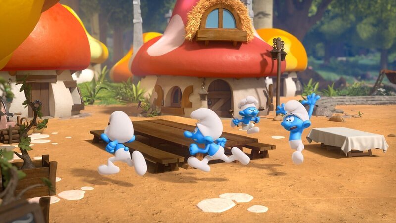 Die Schlümpfe – Das Horn des Überflusses – Gargamel erfährt, dass es nichts gibt, was Muffi mag. Mit Hilfe eines Getreidehalmes, auf dem Muffi herumgekaut hat, belegt er ihn mit einer Art Voodoo-Zauber. Alles, was Muffi nicht mag, wird von nun an durch das Horn des Überflusses in Gargamels Hütte geschickt. Dabei hofft er natürlich darauf, dass Muffi irgendwann sagt, dass er die Schlümpfe nicht möge. Leider kommt alles etwas anders, als Gargamel es sich vorgestellt hat. – Bild: ORF/​IMPS