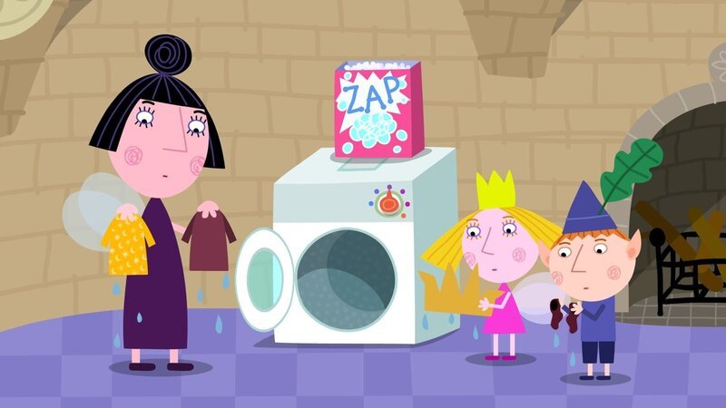 Nanny Plum, Holly und Ben müssen feststellen, dass die Kleider des Königs völlig eingelaufen sind. – Bild: ZDF/​Astley Baker Davies Ltd/​Rubber Duck Entertainment
