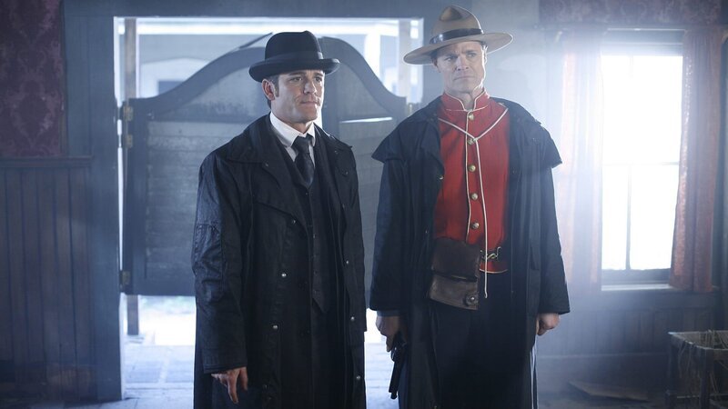 Detective Murdoch und Sergeant Jasper Linney. – Bild: AXN White