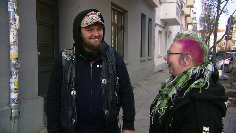Paddy (li.) und Lausi – Bild: RTLZWEI, Leonine Licencing, Odeo