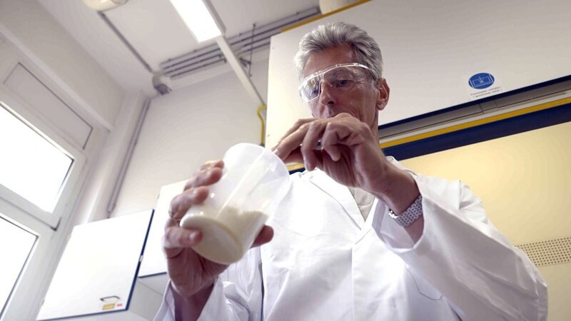 Im Labor. – Bild: ORF/Neulandfilm Im Labor. – Bild: ORF/Neulandfilm