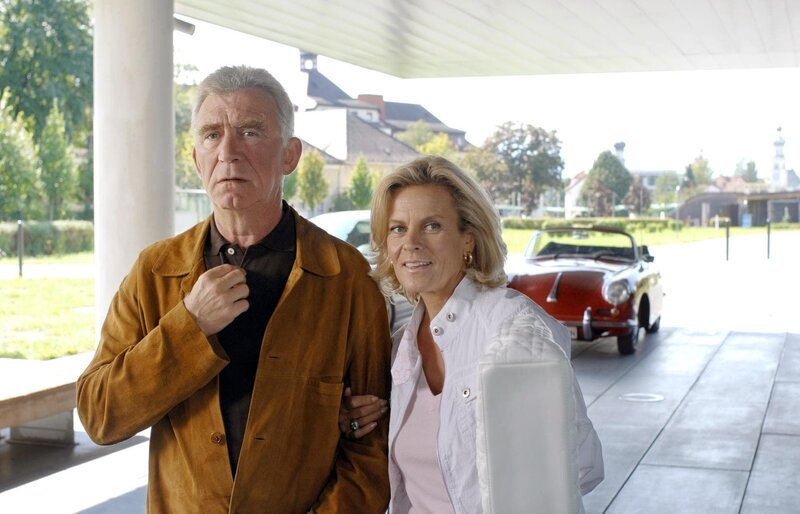 Heinz Marecek (Hannes Kofler), Andrea L’Arronge (Gräfin Schönberg). – Bild: ORF (FS1/​FS2) /​ ORF1