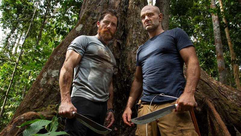 Ed Stafford: First Man Out Borneo – Ed Stafford, right, and Aldo Kane prepare for their competition in a mangrove forest in Sepilok Laut Borneo, Malaysia. – Bild: Discovery Communications/​Ed Wray