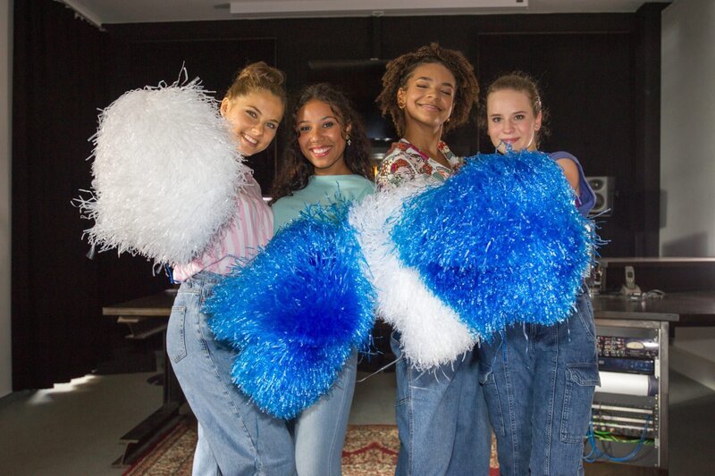 Die TanzAlarm Kids Käthe, Luna, Hannah und Larissa (v.l.n.r.) – Bild: KiKA/​MingaMedia/​Holger Kast