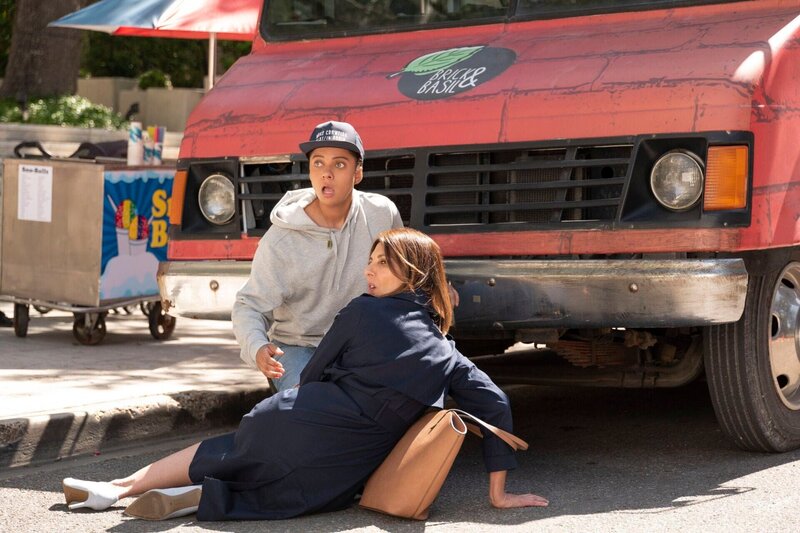 Breanna Casey (Aleyse Shannon, l.) und Sophie Devereaux (Gina Bellman) – Bild: RTL /​ Eliot Brasseaux