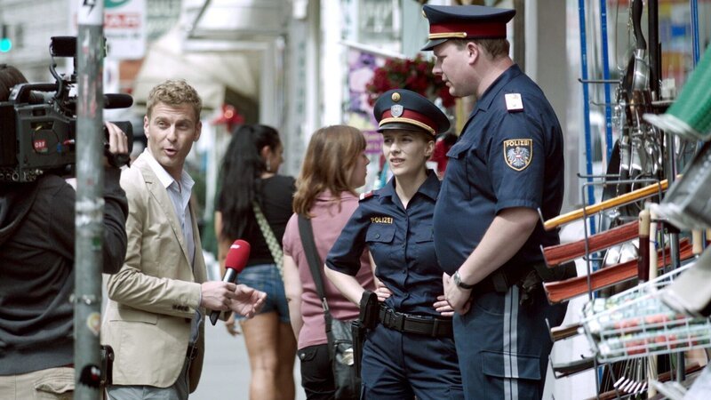 (v.li.): Christoph Feurstein (Reporter), Cornelia Ivancan (Tina Zauner), Holger Schober (Roman Mohácsi). – Bild: ORF