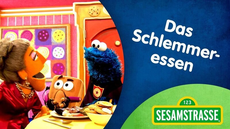Krümelmonster und die „Cleveren Kekse“ retten das Abendessen von Lady Knackenberg und Elmo und Abby backen. – Bild: NDR/​Studio Hamburg Produktion/​Sesame workshop