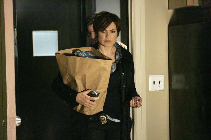 Eine Frau wird brutal ermordet aufgefunden – kurz darauf verschwindet eine weitere spurlos. Der Verdacht richtet sich gegen einen perversen Serienmörder. Doch liegt Detective Olivia Benson (Mariska Hargitay) mit ihrer Vermutung richtig? – Bild: PLURIMEDIA (NBC Universal, Inc.)