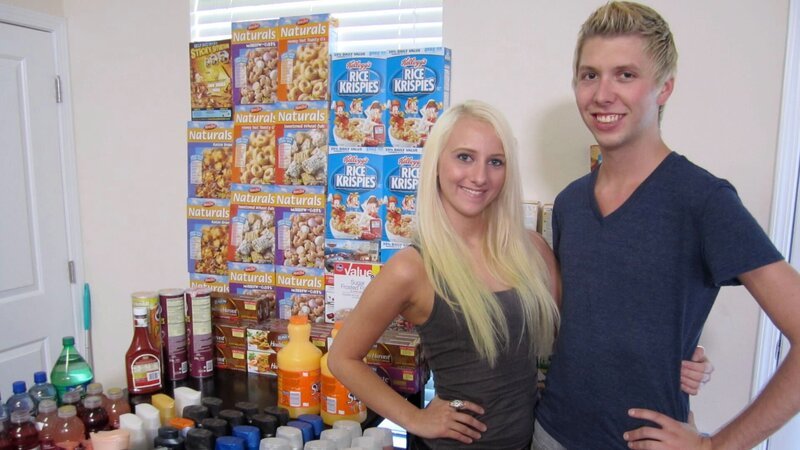 Tyler and Darrah with stockpile. – Bild: Discovery Communications