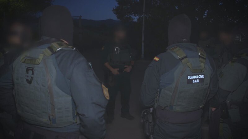 Treffen der Guardia civil G.A.R – Bild: Warner Bros. Discovery