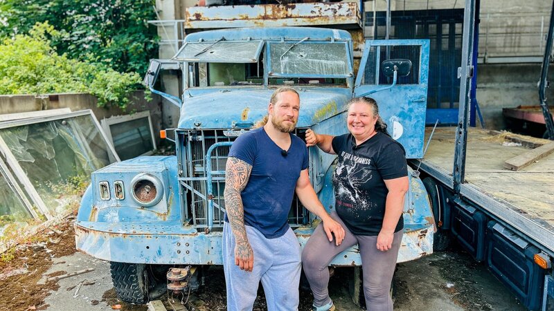 Chris Fuchs und Isabella – Bild: Warner Bros. Discovery, Inc. or its subsidiaries and affiliates