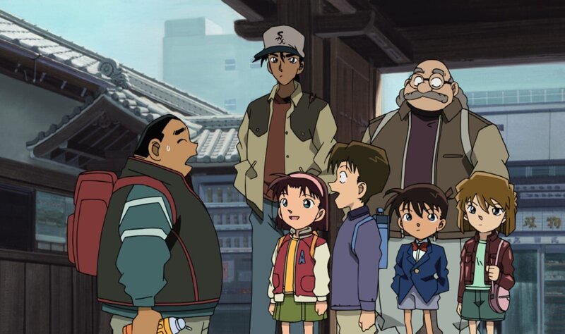 Eigentlich sollte Conan in der alten Hauptstadt Kyoto einen acht Jahre zurückliegenden Diebstahl in einem Tempel aufklären, doch plötzlich finden seine Freunde und er sich in einer mysteriösen Mordserie wieder. – Bild: ProSieben Maxx /​ 2003 GOSHO AOYAMA /​ SHOGAKUKAN – YTV – NTV – ShoPro – TOHO – TMS