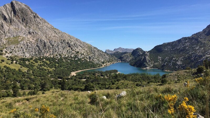 See in der Serra de Tramuntana. – Bild: ZDF und HR/Monika Birk See in der Serra de Tramuntana. – Bild: ZDF und HR/Monika Birk
