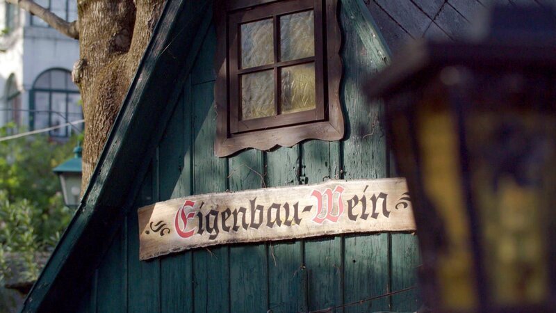 Weinort Grinzing. – Bild: ZDF und ORF/​Red Monster