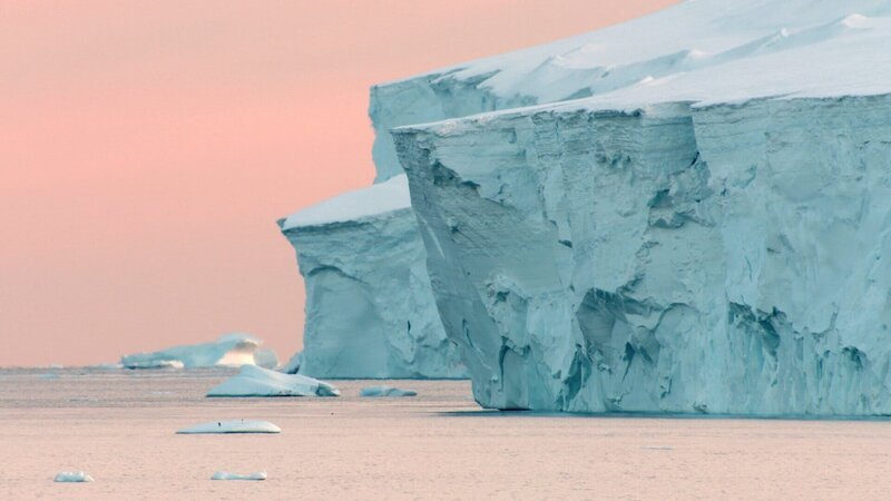 Das Polarlicht am Kap Adare: Im Sommer wird es nie dunkel. – Bild: ZDF und arte/​Greenstone TV