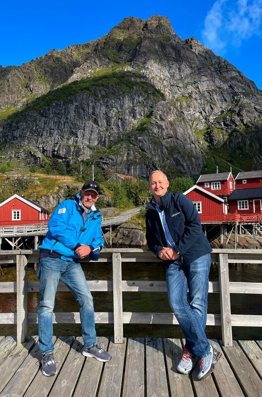 Leknes/​Lofoten/​Norwegen. Ausflug mit Kapitän Morten Hansen und Reiseleiter Bernd Wallisch. – Bild: BR/​Bewegte Zeiten Filmproduktion GmbH/​Gerrit Mannes