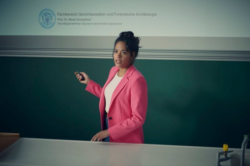Dr. Marie Sonnleitner (Salka Weber) – Bild: ServusTV /​ Walter Wehner