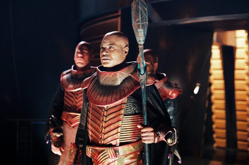 Wer ist Teal’c (Christopher Judge, M.) wirklich? – Bild: AXN Sci-fi