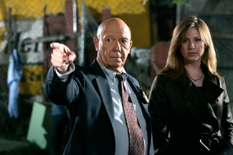 LAW & ORDER: SPECIAL VICTIMS UNIT -- „Cold“ Episode 919 -- Pictured: (l-r) Dann Florek as Capt. Donald Cragen, Diane Neal as A.D.A. Casey Novak -- NBC Photo: Will Hart – Bild: Universal Network Television