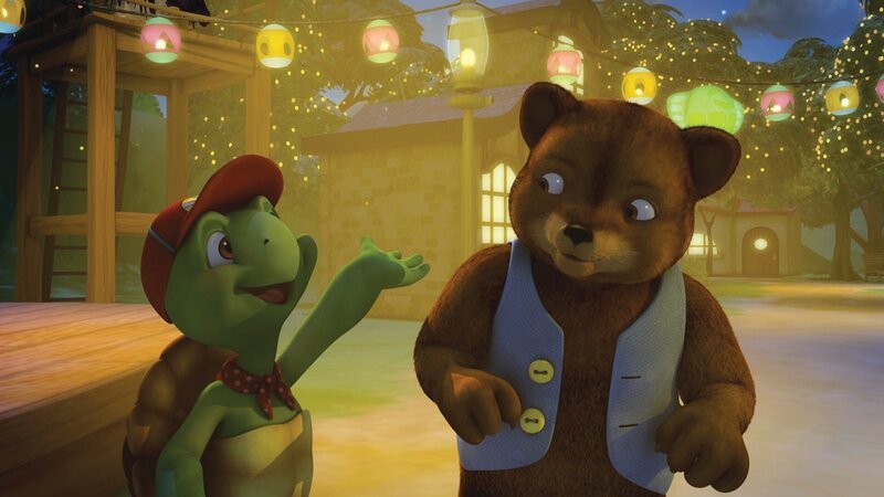 Franklin und Bär sind zum Glühwürmchen-Fest eingeladen. Franklin freut sich darauf zu tanzen. Bär freut sich dagegen überhaupt nicht auf die Tanzeinlagen. – Bild: KiKA/​Nelvana Limited/​Infinite Frameworks Pte Ltd.
