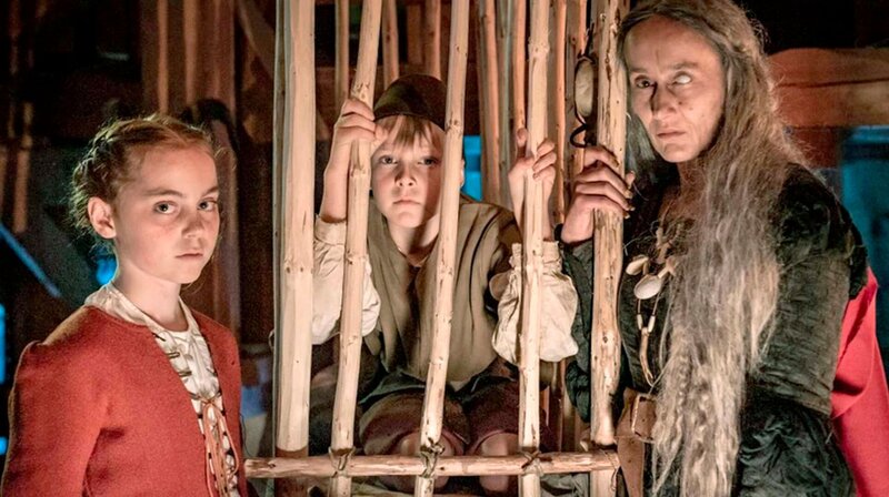 „Hänsel und Gretel“ gilt als das bekannteste aller Grimm-Märchen. Die Doku folgt den mutigen Kindern auf ihrem gefährlichen Weg durch den Wald und spürt auf, welche Alltags-, Tatsachen- und Geschichtskerne in dem Märchen verborgen sind. – Bild: phoenix/​ZDF/​Sabine Finger