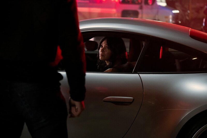 LAW & ORDER: ORGANIZED CRIME -- „ …Wheatley Is To Stabler“ Episode 214 -- Pictured: Tamara Taylor as Angela Wheatley -- (Photo by: Virginia Sherwood/​NBC) – Bild: NBC /​ Universal /​ Die Verwendung ist nur bei redaktioneller Berichterstattung im Rahmen einer Programmankündigung ab 2 Monate vor der ersten Auss /​ © 2021 Universal Television LLC. ALL RIGHTS RESERVED.