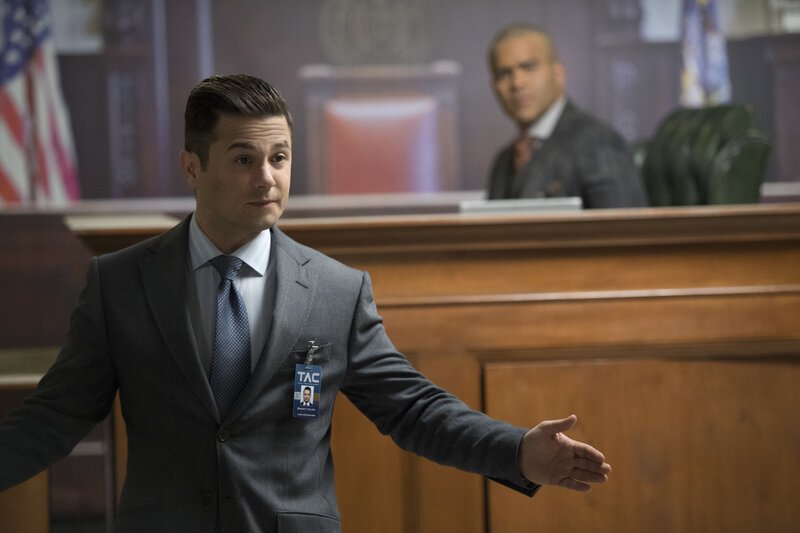 Chunk (Chris Jackson, l.) und Benny (Freddy Rodriguez, r.) – Bild: CBS Broadcasting, Inc.