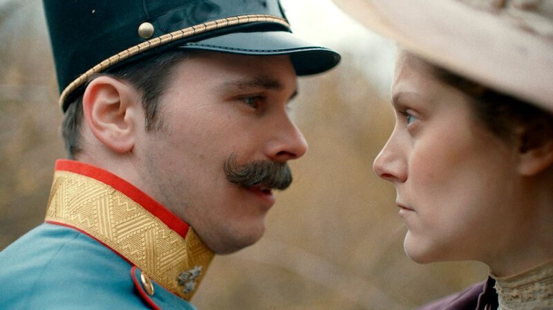 Erzherzog Franz Ferdinand (Simon Brader) und Sophie Chotek (Stephanie Lexer). – Bild: BR7ORF/​RANFILM TV & Film Production GmbH