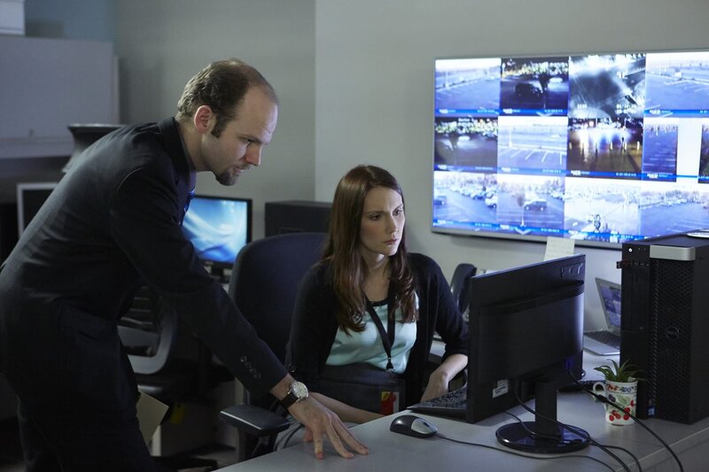 Detective Murchison (Scott Garland, l.) – Bild: Arrow International Media Lizenzbild frei