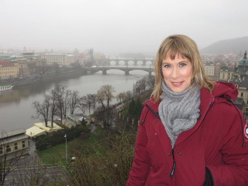 Sandra Eckardt macht sich auf die Suche nach den Schwestern von Brigitte. – Bild: RTL