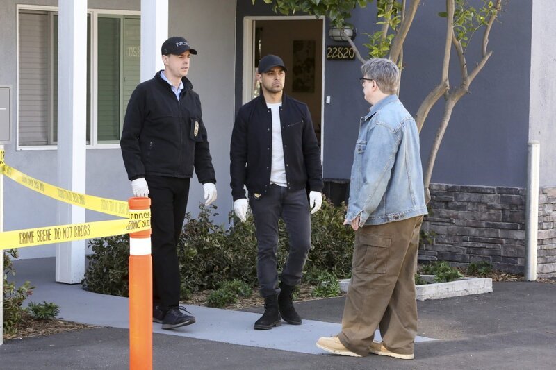 In der Mitte: Torres (Wilmer Valderrama) – Bild: PLURIMEDIA (CBS Broadcasting Inc.)