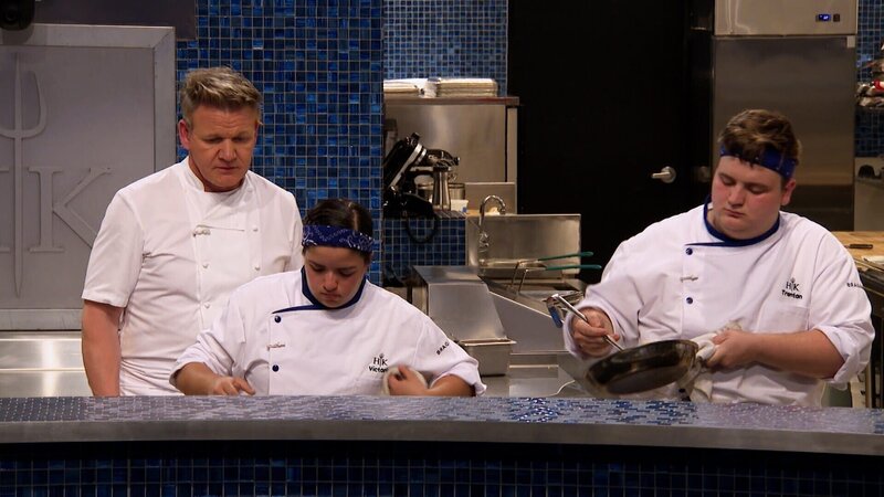 L-R: Gordon Ramsay, Victoria Sonora, Trenton Garvey – Bild: ITV Studios Limited 2021 All Rights Reserved. Lizenzbild frei
