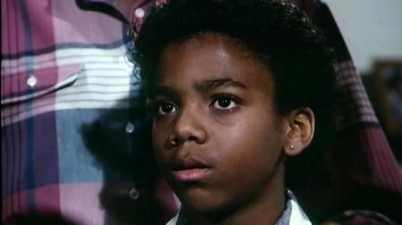 Veränderungen Julius (Kenny Ford Jr.) spricht zu Jonathan. – Bild: BBL