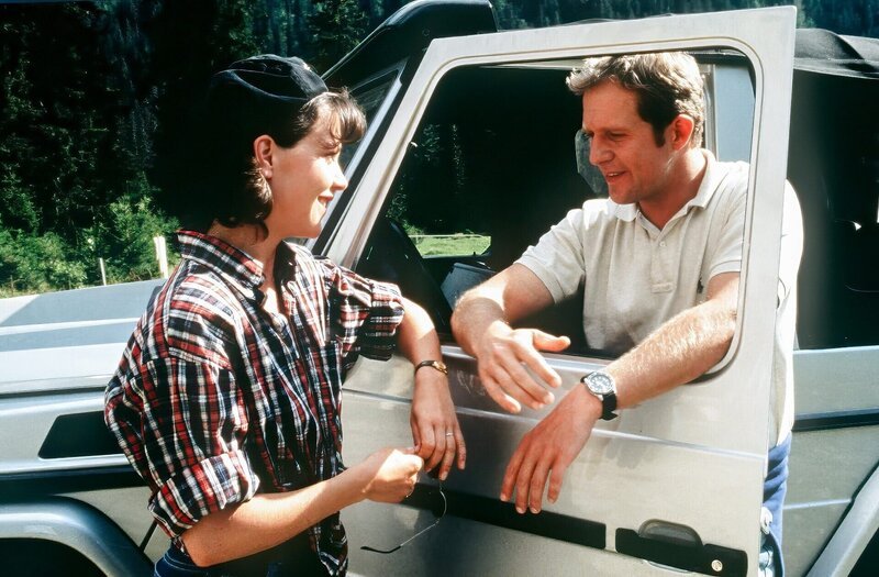 Lisa (Janina Hartwig, l.); Dr. Justus Hallstein (Harald Krassnitzer, r.) – Bild: ORF/​Beta Film