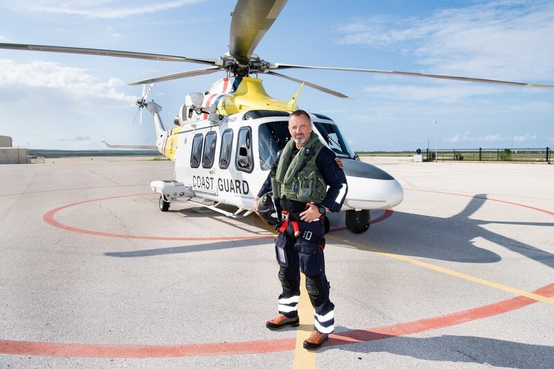 Member of a helicopter rescue team. – Bild: Berber van Beek