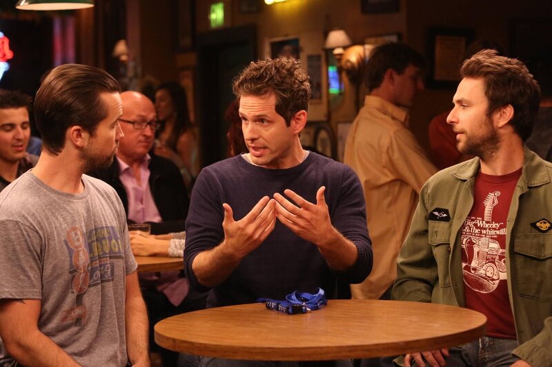 v.li.: Mac (Rob McElhenney), Dennis Reynolds (Glenn Howerton), Charlie Kelly (Charlie Day) – Bild: Bluebush Productions, LLC.