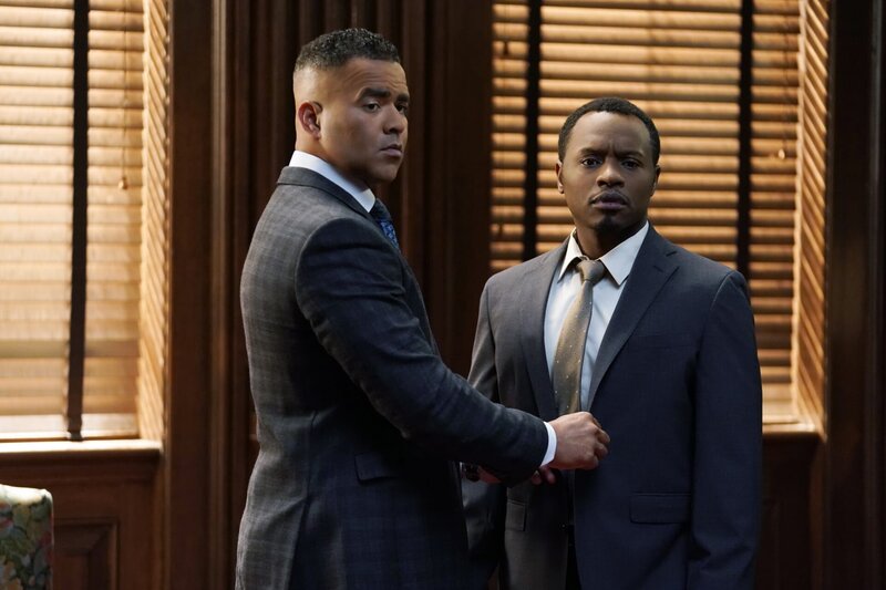 Chunk Palmer (Christopher Jackson, l.); Eddie Mitchell (Malcolm Goodwin, r.) – Bild: 2019 CBS Broadcasting, Inc. All Rights Reserved /​ Patrick Harbron Lizenzbild frei