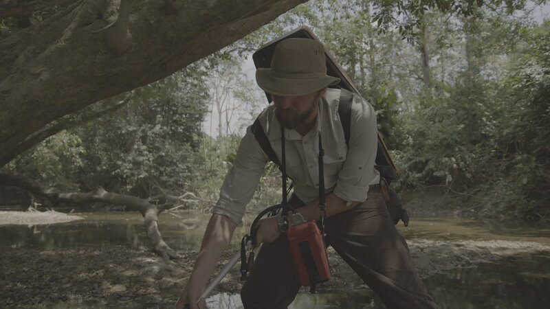 Colin working. – Bild: Discovery Channel /​ Discovery Communications