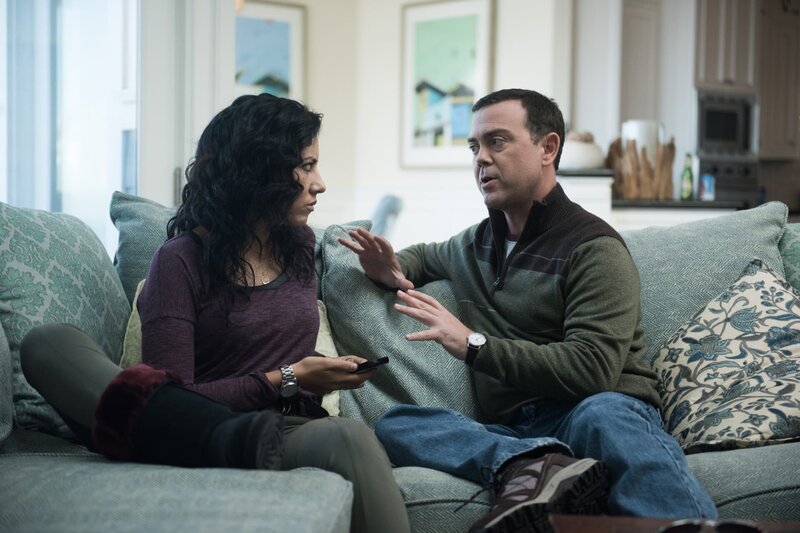 Rosa Diaz (Stephanie Beatriz, l.); Charles Boyle (Joe Lo Truglio, r.) – Bild: UNIVERSAL TELEVISION LLC.