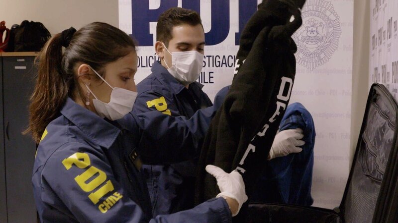 Kofferkontrolle – Bild: RTL /​ OMAVA LLC