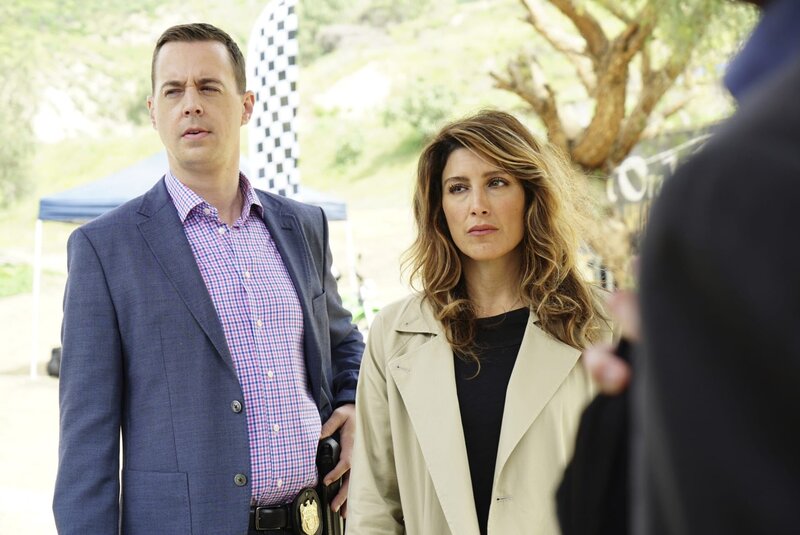 Bei den Ermittlungen: Alex Quinn (Jennifer Esposito, r.) und Timothy McGee (Sean Murray, l.) … – Bild: PLURIMEDIA (CBS Broadcasting Inc.)