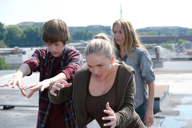 (v.l.n.r.) Andy (Percy Hynes White); Lauren (Natalie Alyn Lind); Kate (Amy Acker) – Bild: Eliza Morse /​ © 2017 Fox and its related entities. All rights reserved. MARVEL TM & © 2017 MARVEL /​ Eliza Morse