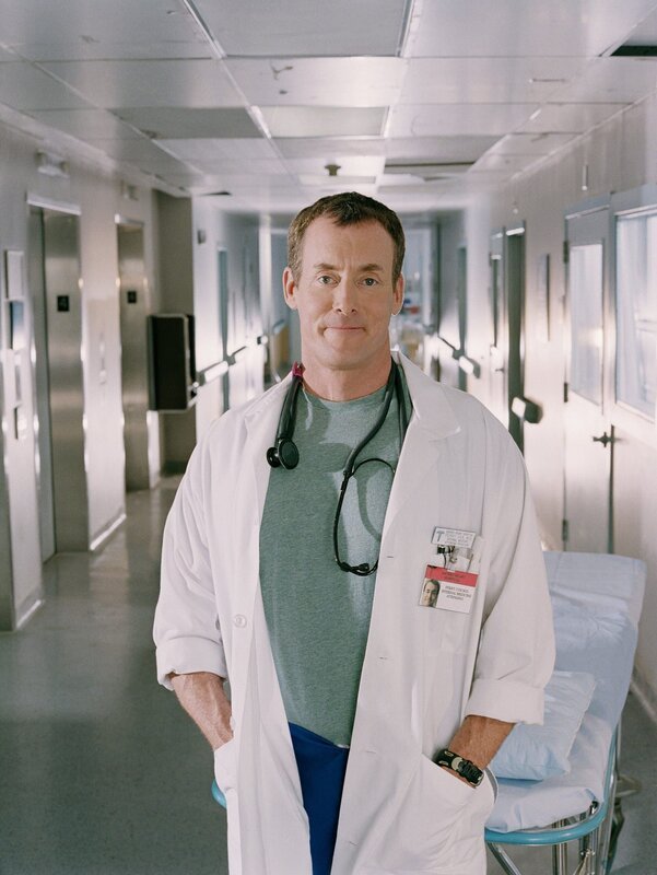John C. McGinley (Dr. Phil Cox). – Bild: Touchstone Television
