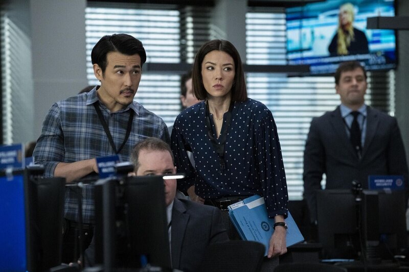 L-R: James Chen as Ian Lim and Vedette Lim as Elise Taylor – Bild: CBS Broadcasting, Inc.