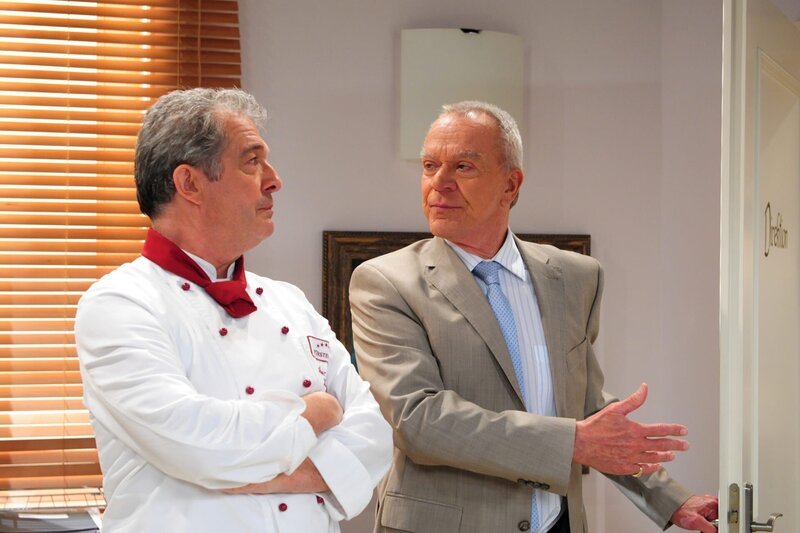 André (Joachim Lätsch, l.); Werner (Dirk Galuba, r.) – Bild: ARD /​ Ann Paur