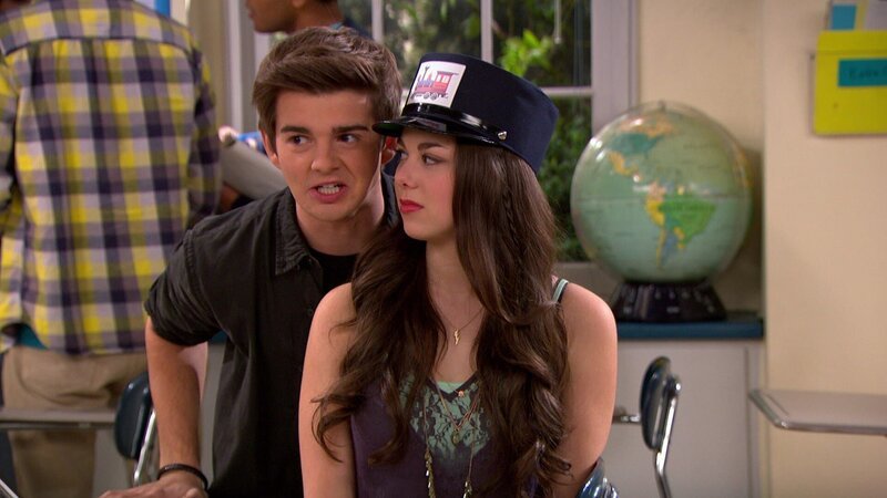 L-R: Max Thunderman (Jack Griffo), Phoebe Thunderman (Kira Kosarin) – Bild: ViacomCBS