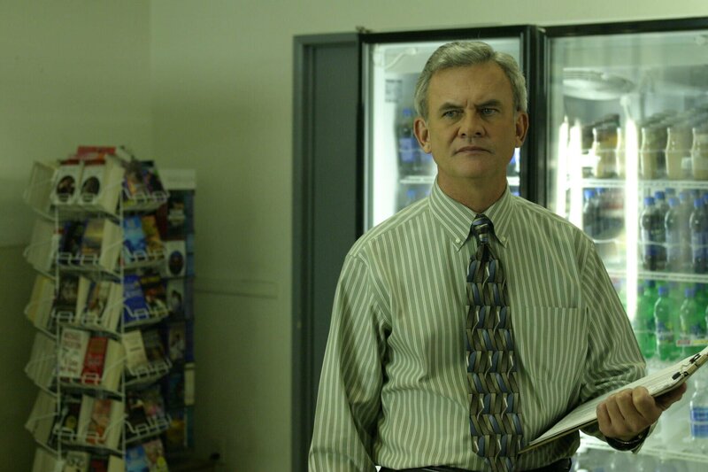 Mr. Young (Holmes Osborne) führt das ‚Lucky Aide‘ … – Bild: ViacomCBS